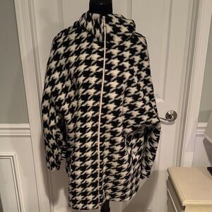 Elegant Houndstooth Women's Cape